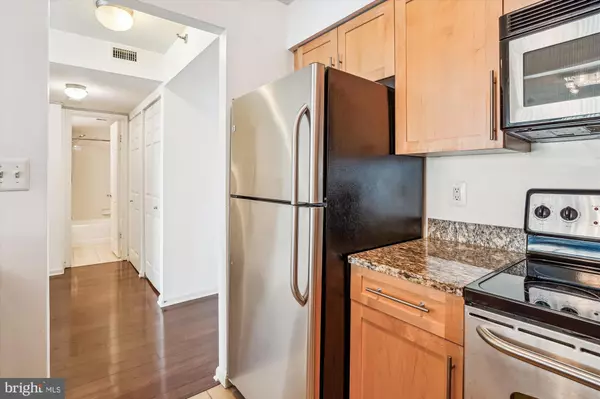 Rockville, MD 20852,10101 GROSVENOR PL #407