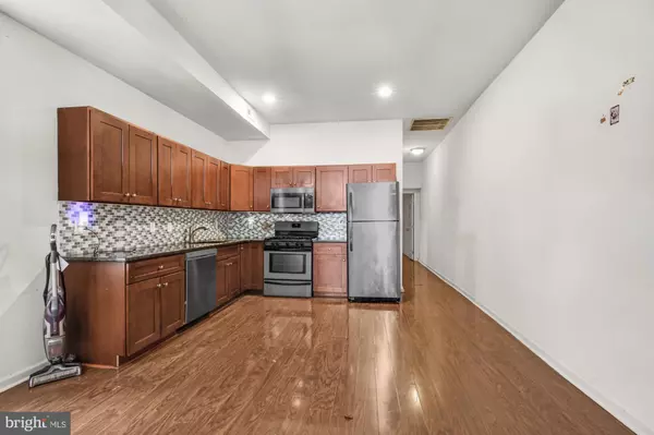 Philadelphia, PA 19130,1631 W GIRARD AVE #2