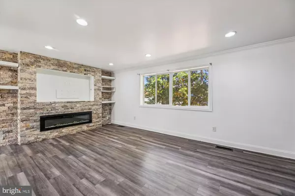 Capitol Heights, MD 20743,803 BOOKER DR