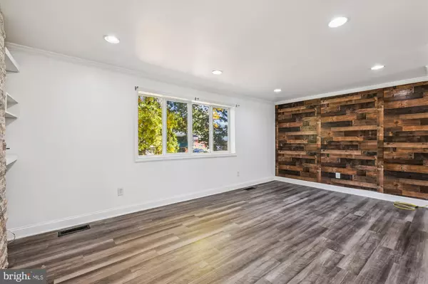 Capitol Heights, MD 20743,803 BOOKER DR