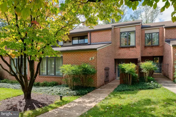 8 OAKHAMPTON DR, Lutherville Timonium, MD 21093