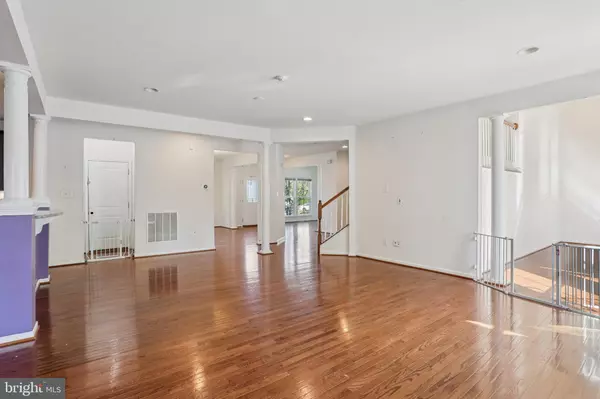 Cinnaminson, NJ 08077,5 OLMSTED LN