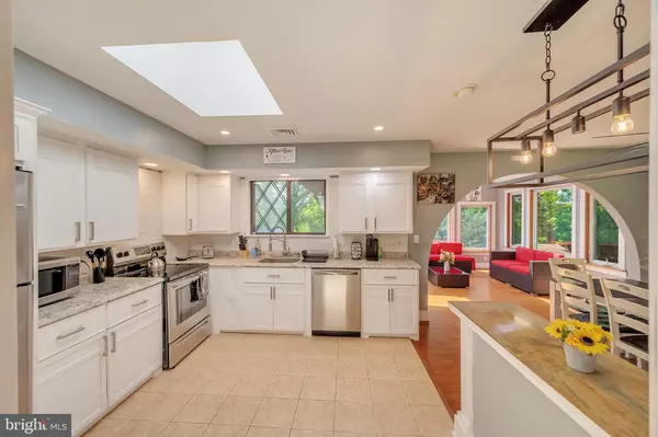 East Stroudsburg, PA 18302,86 LOWER LAKEVIEW DR