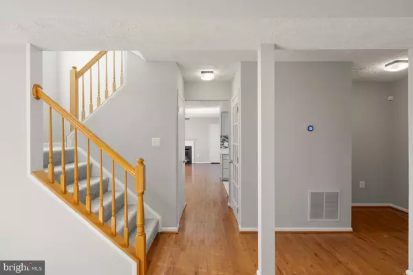 Fairfax, VA 22033,13305 HOLLINGER AVE