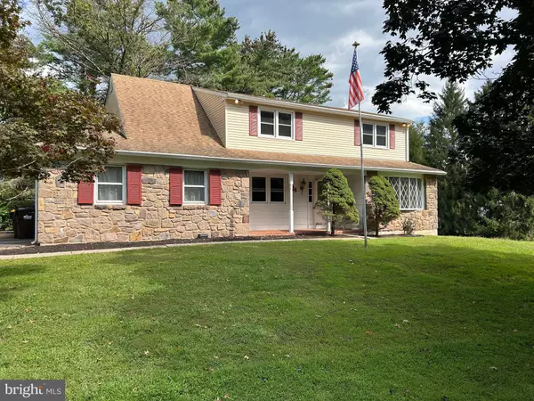 28 BROOKDALE DR, Doylestown, PA 18901