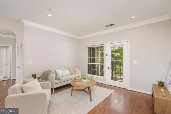 Alexandria, VA 22304,4850 EISENHOWER AVE #203