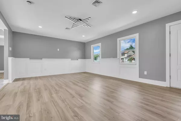 Willingboro, NJ 08046,14 MELBOURNE LN