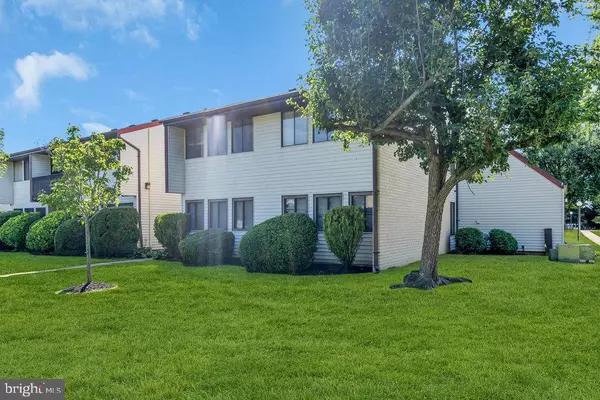 East Windsor, NJ 08520,4 AVON DR #F