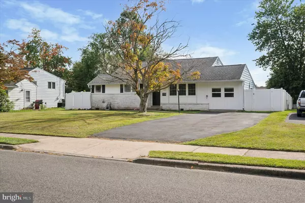 Warminster, PA 18974,724 CYPRESS RD