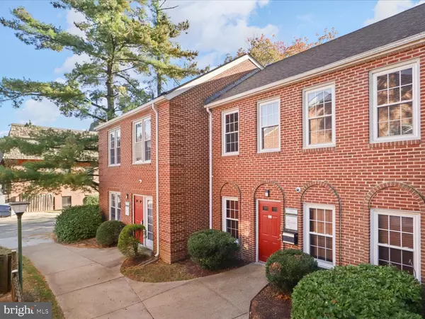 Fairfax, VA 22030,10345 DEMOCRACY LN