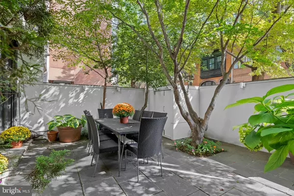 Philadelphia, PA 19106,639 PINE ST