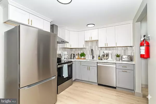 Sicklerville, NJ 08081,4 MAGNOLIA CT