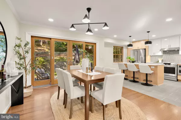 Silver Spring, MD 20910,9406 PIN OAK DR