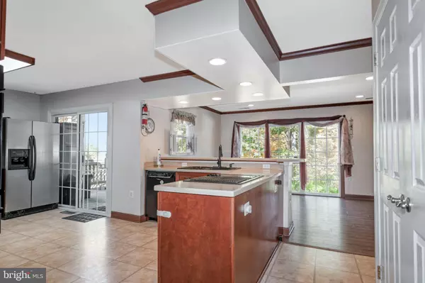 Woodbridge, VA 22193,4716 KENTWOOD LN