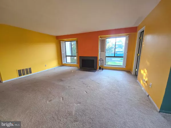 Philadelphia, PA 19114,5026 N CONVENT LN #J