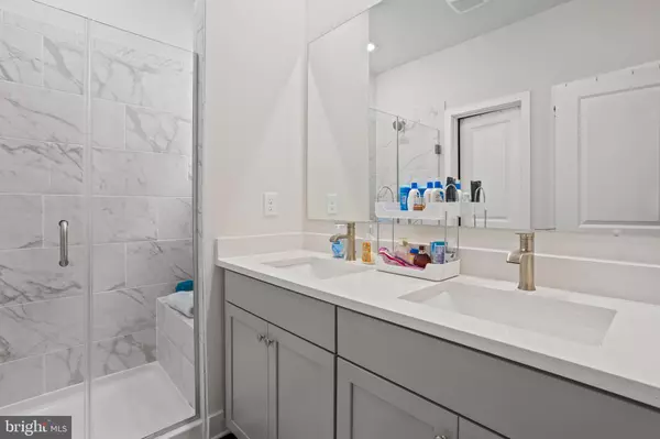 White Plains, MD 20695,5332 KINGS CANYON CT