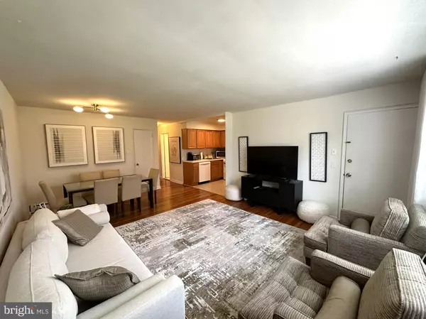 Philadelphia, PA 19130,570 N 23RD ST #6A
