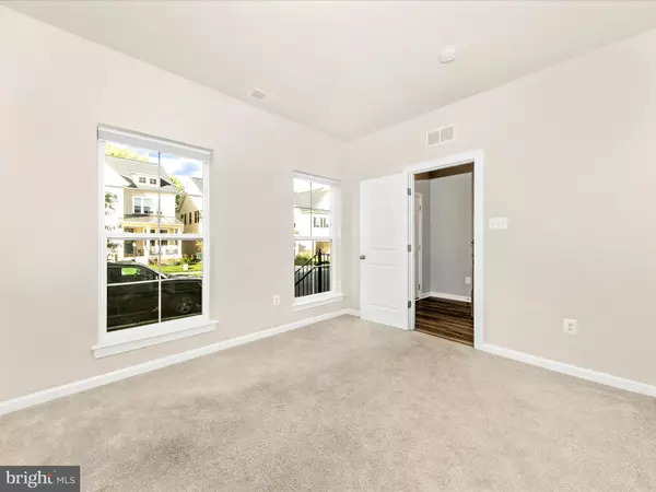 Gaithersburg, MD 20878,117 FLOWER CENTER LN