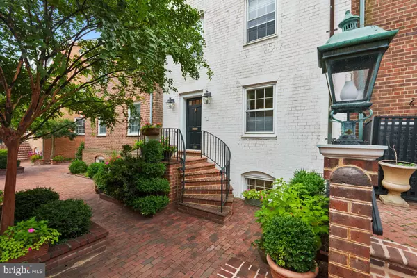 Alexandria, VA 22314,116 CAMERON MEWS