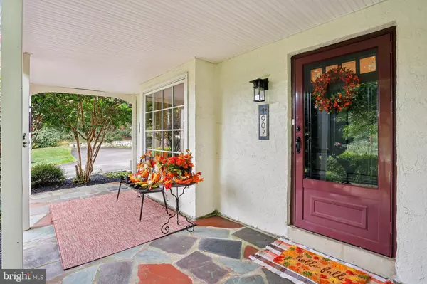 Southampton, PA 18966,902 MANOR LN