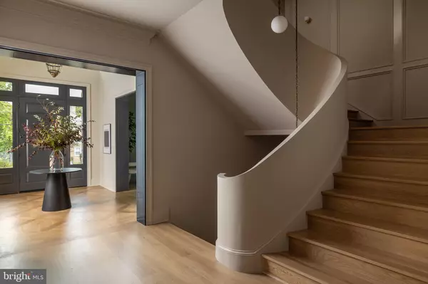 2934 ELLICOTT TER NW, Washington, DC 20008