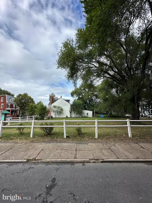 Harrisburg, PA 17104,325 HUMMEL ST