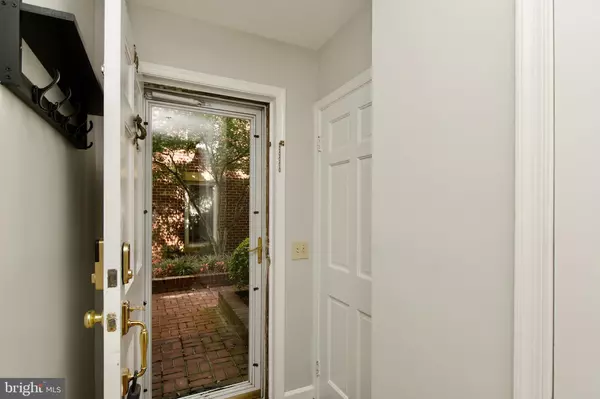 Alexandria, VA 22314,142 N UNION ST