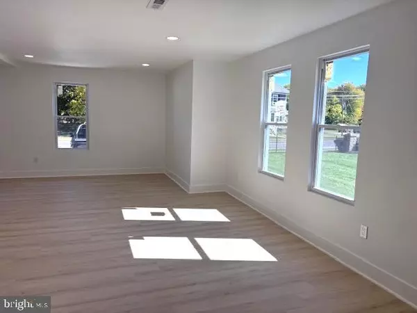 Glassboro, NJ 08028,213-15 S ACADEMY ST