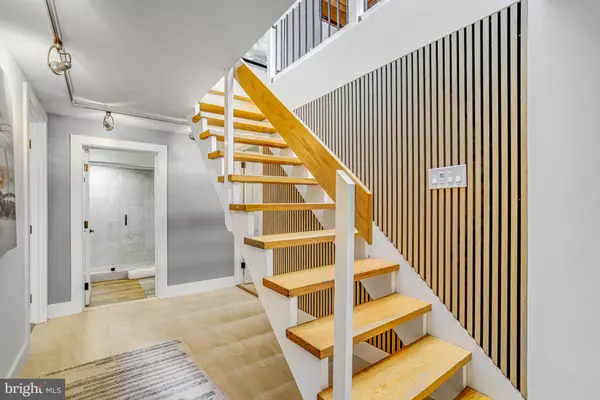 Falls Church, VA 22042,3000 PINE SPRING RD