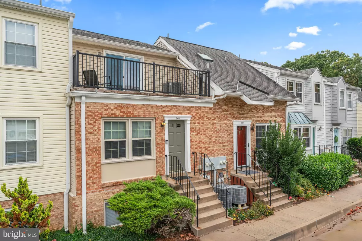 Arlington, VA 22201,96 N BEDFORD ST #B