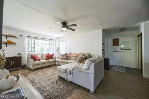 Cherry Hill, NJ 08003,1523 N BOWLING GREEN DRIVE