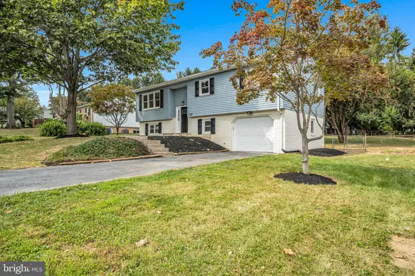 Mechanicsburg, PA 17055,124 HOLLY DRIVE