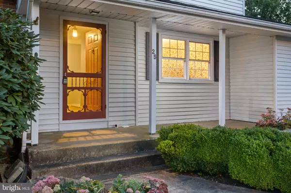 Hamilton, NJ 08690,25 WALT WHITMAN WAY