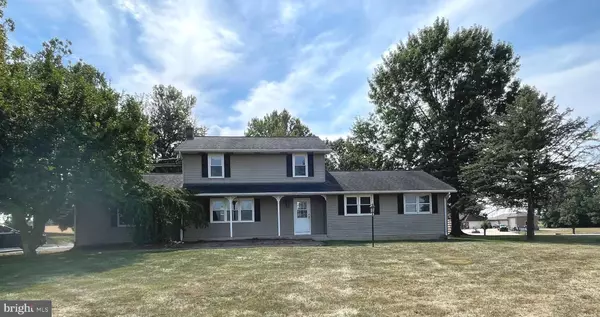 990 E GOVERNOR RD, Hershey, PA 17033