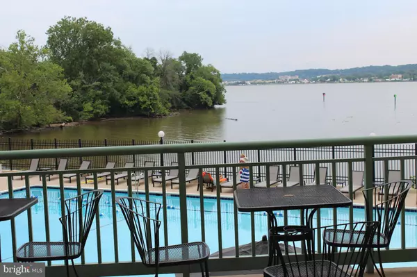 Alexandria, VA 22314,501 SLATERS LN #513