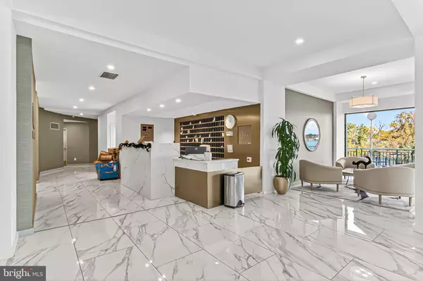 Alexandria, VA 22314,501 SLATERS LN #513