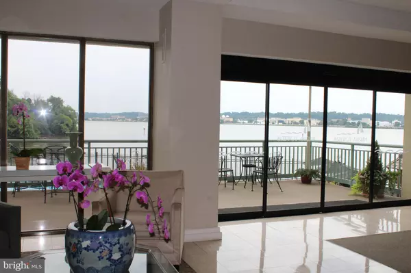 Alexandria, VA 22314,501 SLATERS LN #513