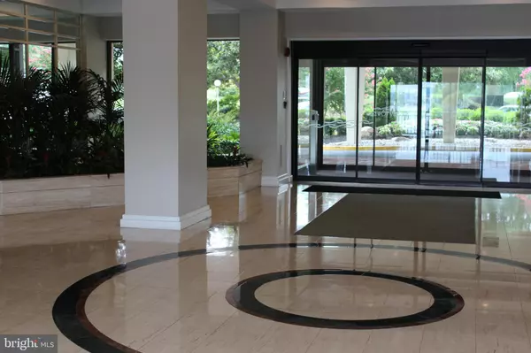 Alexandria, VA 22314,501 SLATERS LN #513