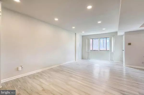 Alexandria, VA 22304,5340 HOLMES RUN PKWY #804