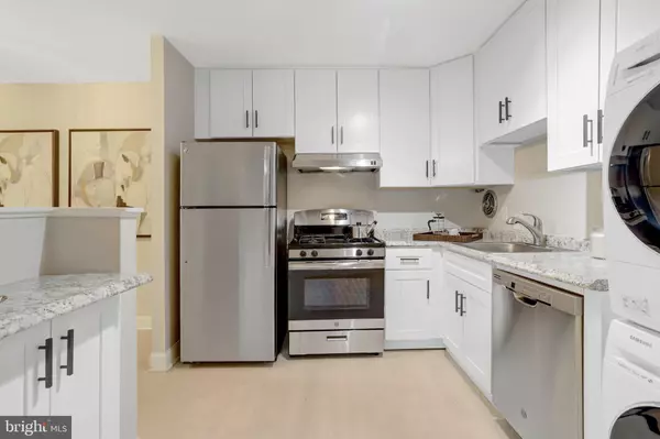 Arlington, VA 22204,5049 7TH RD S #202