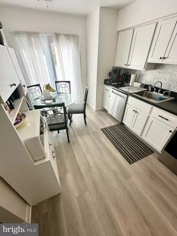 Germantown, MD 20876,11418 APPLEDOWRE WAY #27