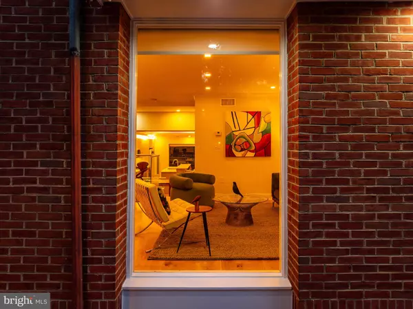 Philadelphia, PA 19106,318 S 4TH ST