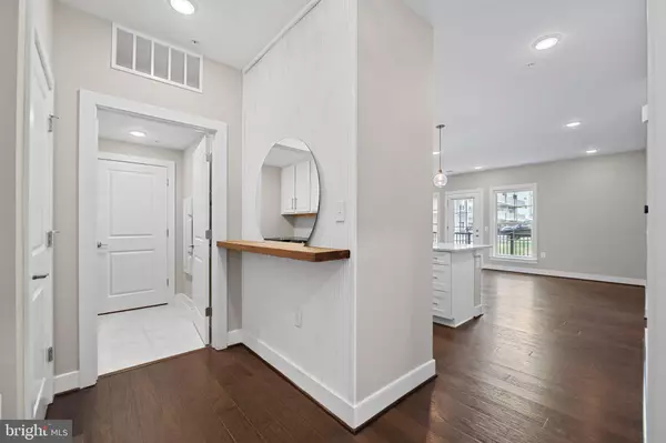 Gaithersburg, MD 20878,210 DECOVERLY DR #106