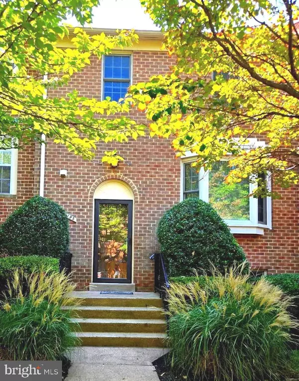 10195 VALENTINO DR, Oakton, VA 22124