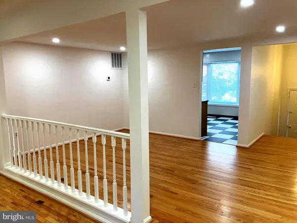 Oakton, VA 22124,10195 VALENTINO DR