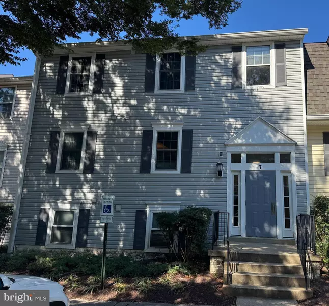 7 PICKERING CT #102, Germantown, MD 20874