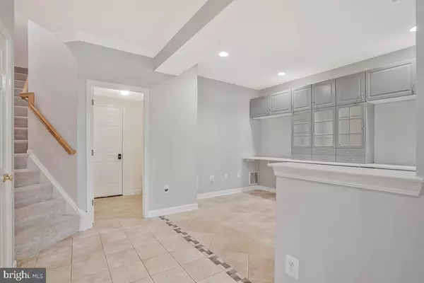 Sterling, VA 20165,46220 WALPOLE TER