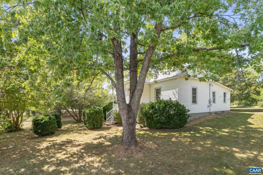 26171 N JAMES MADISON HWY, New Canton, VA 23123