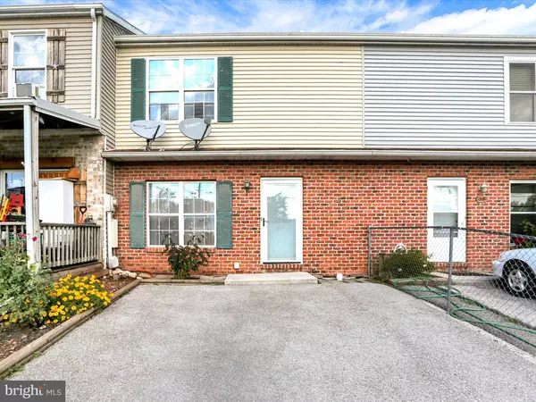 206 S WATER ST, New Oxford, PA 17350