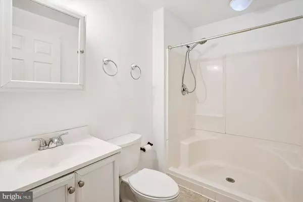 Fredericksburg, VA 22405,8 MINTWOOD DR